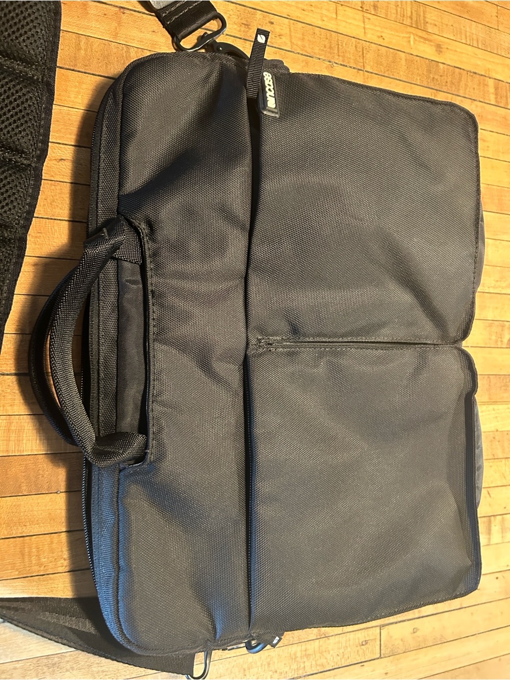 Incase Black Laptop Messenger Bag with Front Pockets